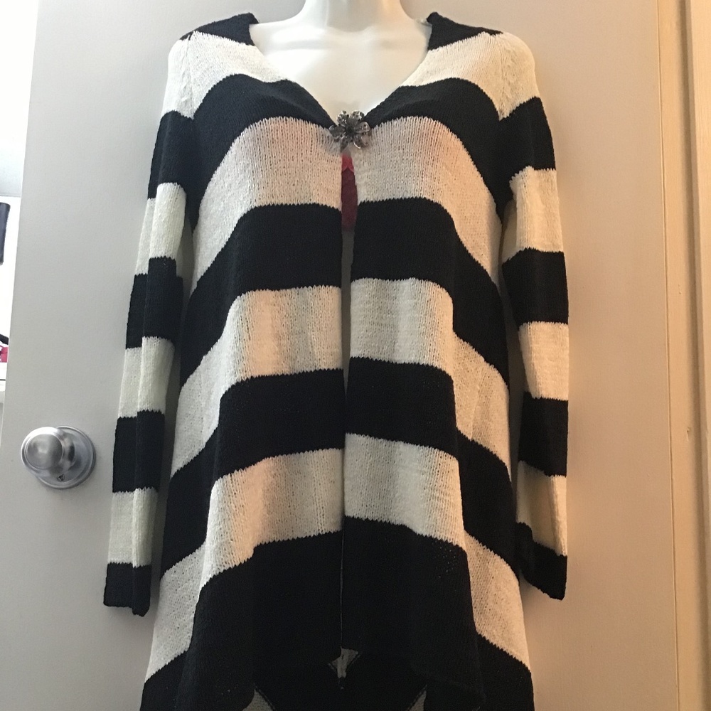 Style &Co long black and off white cardigan